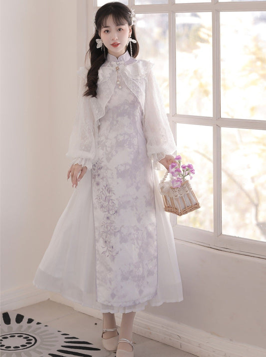 Chinesisches Kleid mit Rüschen + lila Strickjacke mit leicht durchsichtigen Blumen