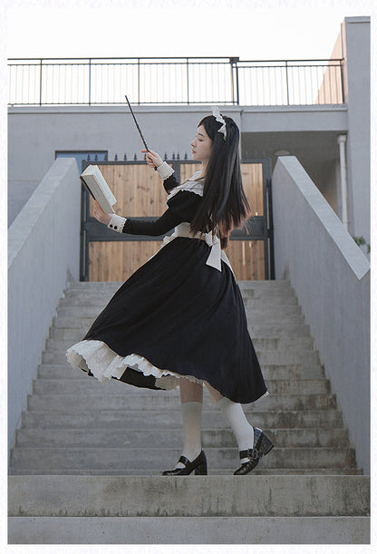 Dienstmädchenkleid Spitze Plissee