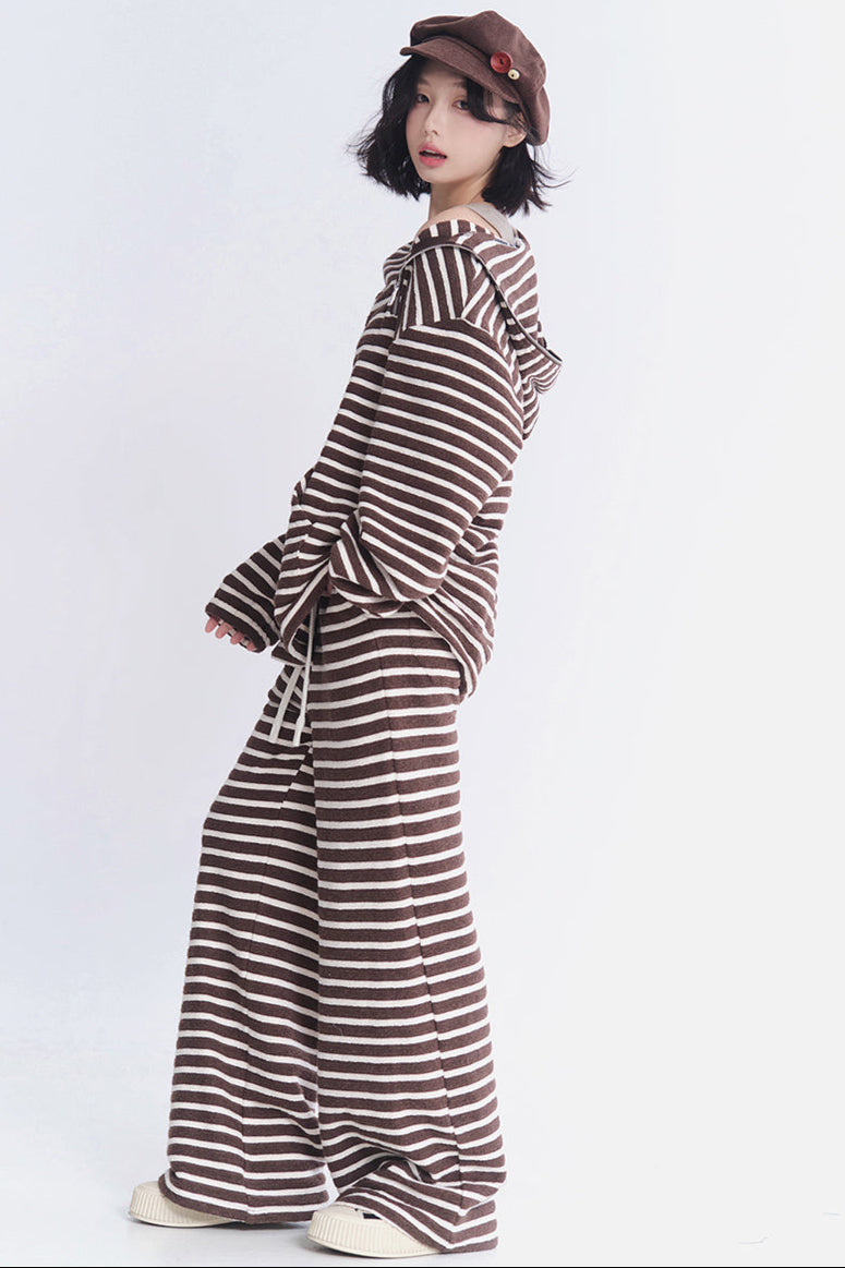 フード付きパンツセーターのセットアップ