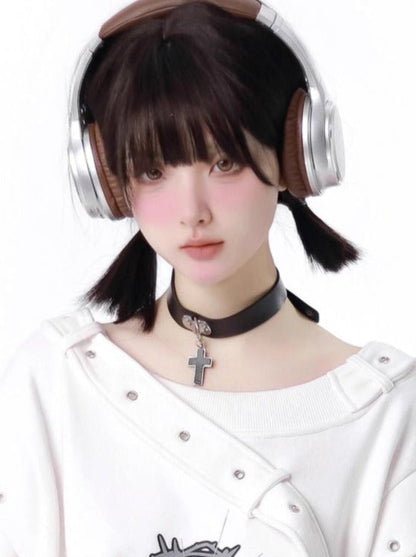 Trainingsanzug mit Ösen-Trainer im Dark Soon-Printdesign + Elegula-Rock aus Spitze