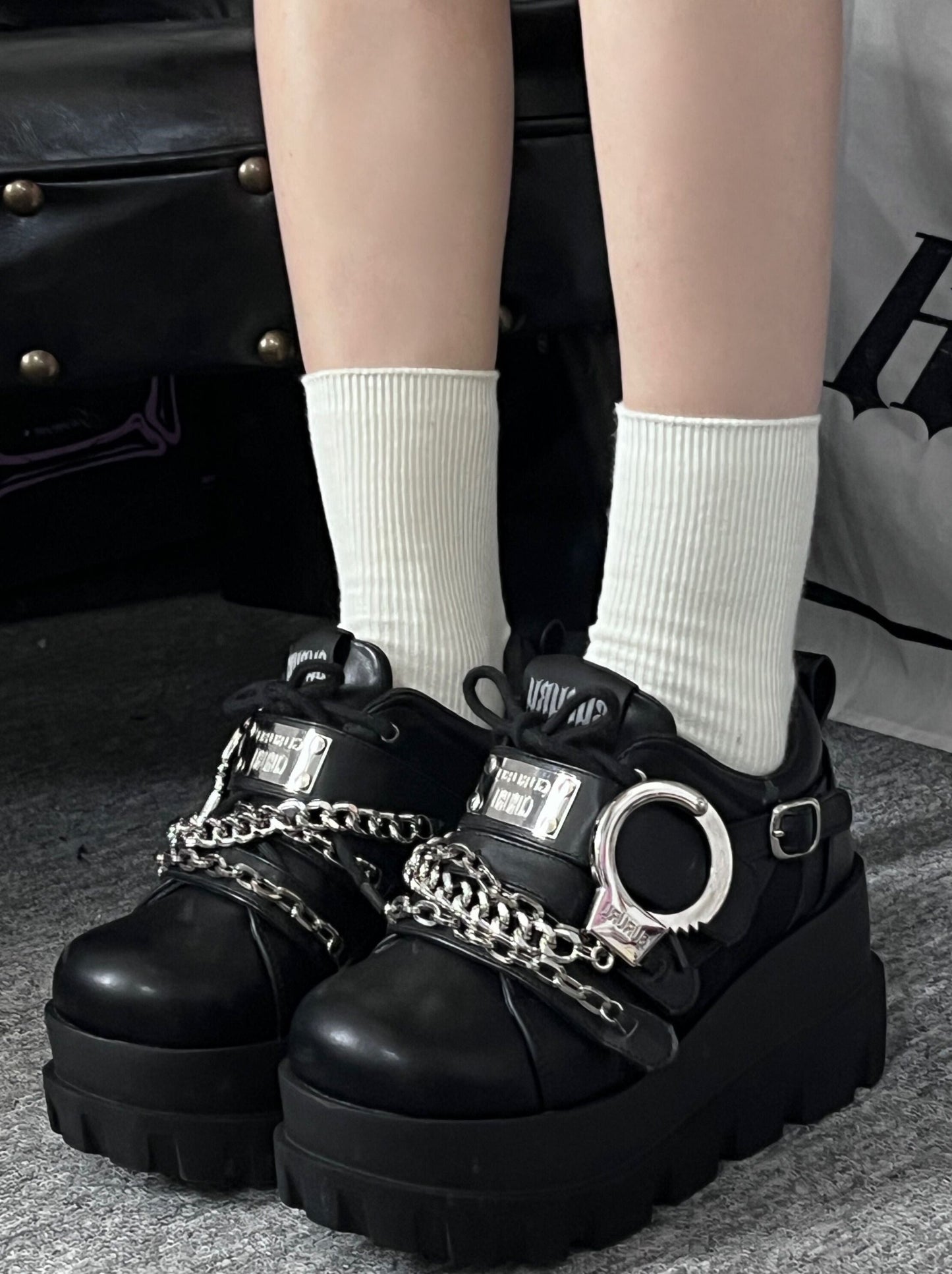シューズ カフ ハンド プラットフォーム メタル ダーク