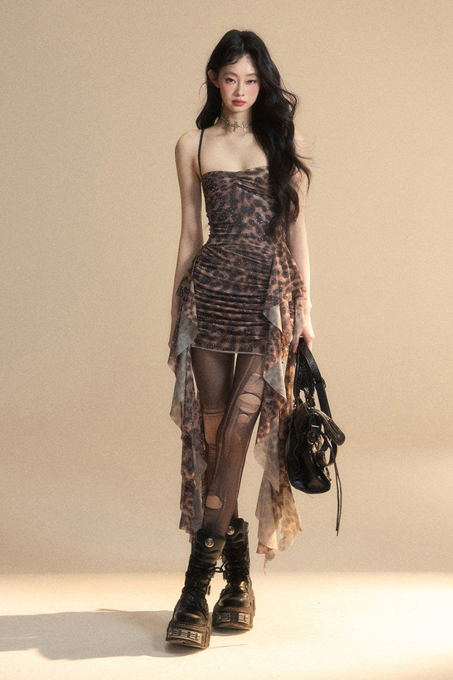 ヒョウ柄ホルターネックドレス