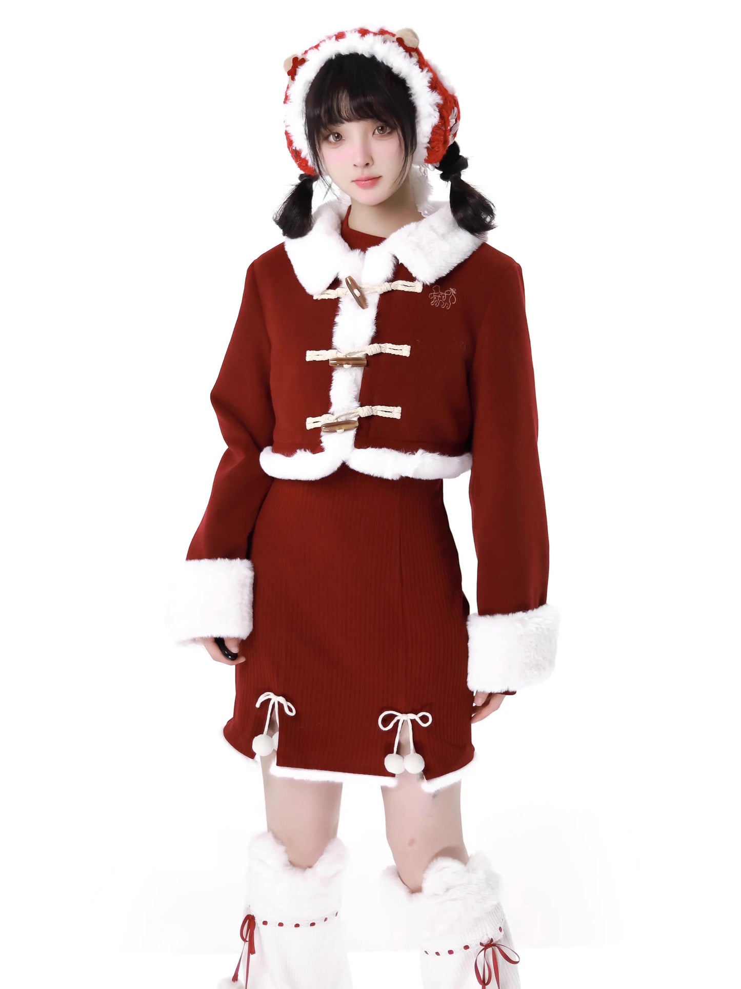 Nyar Story Court Mantoner Leg Warmer + Off -Shoulder Dress