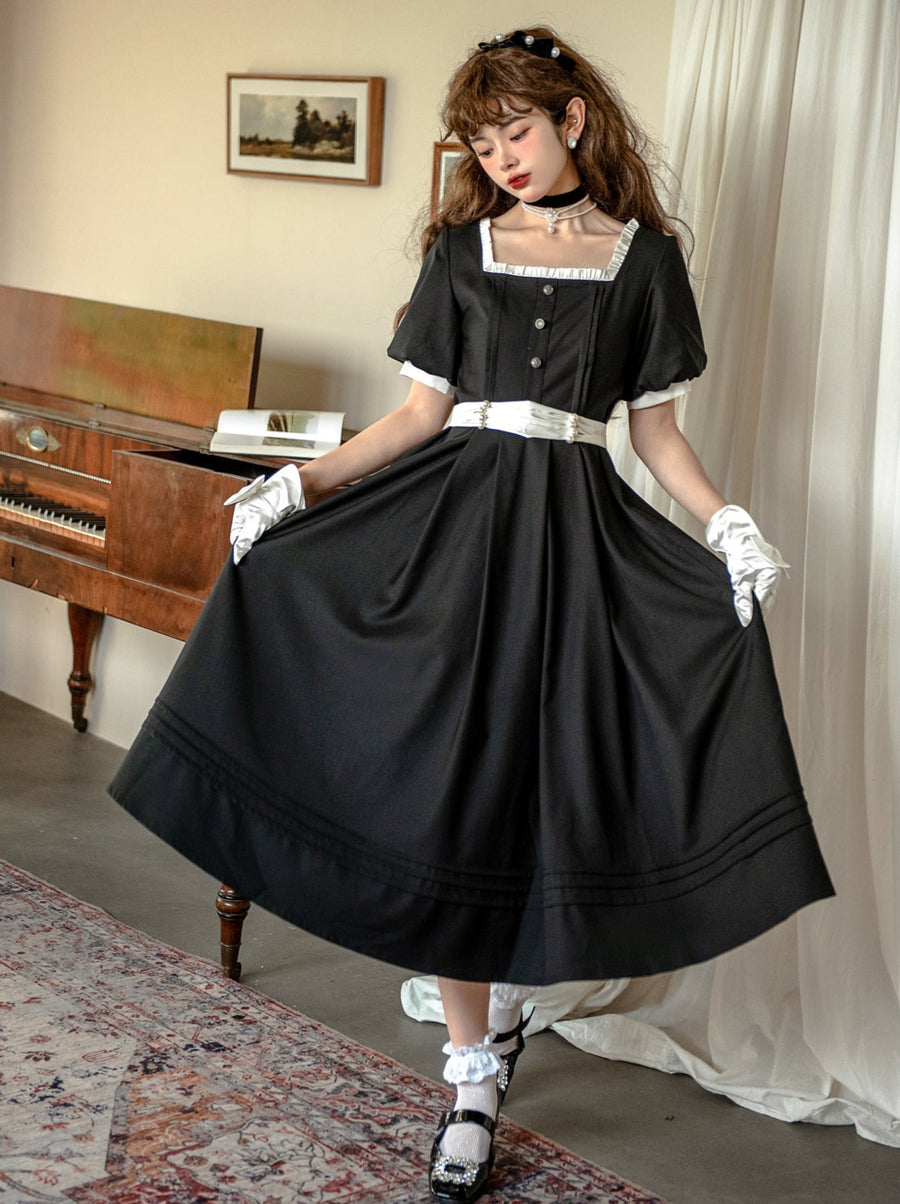 Quadratische schwarze Perlen-Taillenkette, französisches Kragenkleid, schwarzes Band, Catsuit, Retro