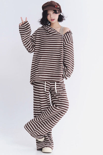 フード付きパンツセーターのセットアップ