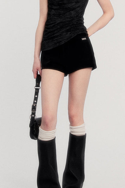 ベルベットのショートパンツ