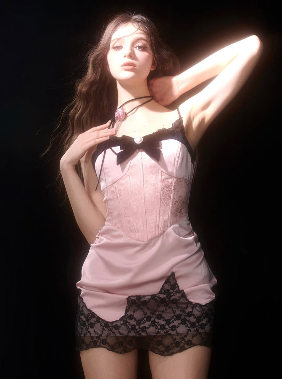 Robe en dentelle caraco jacquard