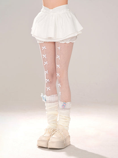 Mädchenhafter weißer Rock, süße Shorts