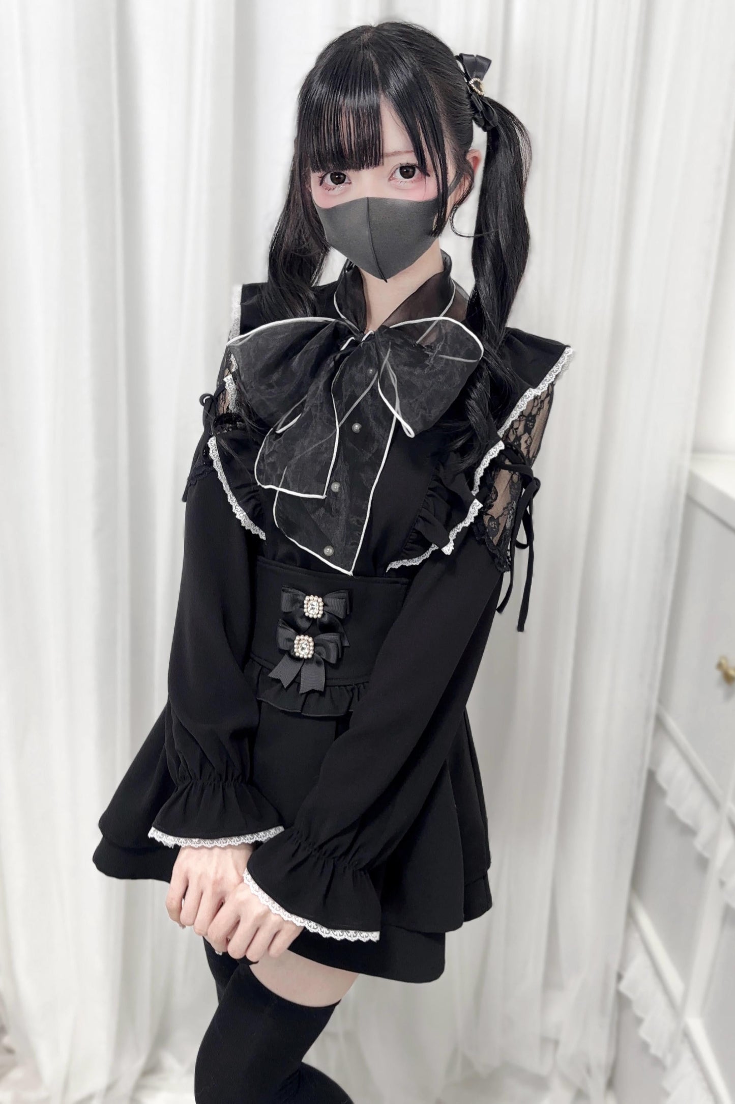 大きなブラウスのリボン