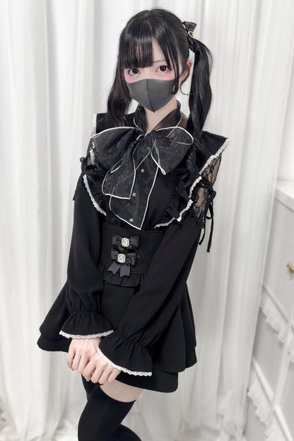 大きなブラウスのリボン