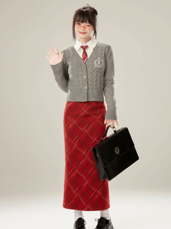 Grauer Cardigan im College-Stil, schmaler Pullover