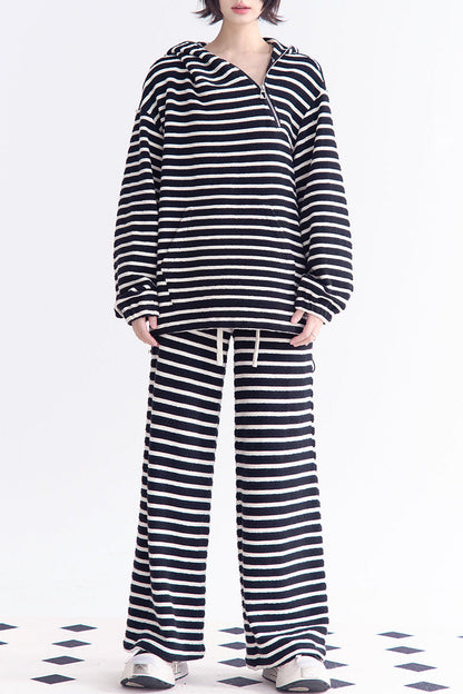 フード付きパンツセーターのセットアップ