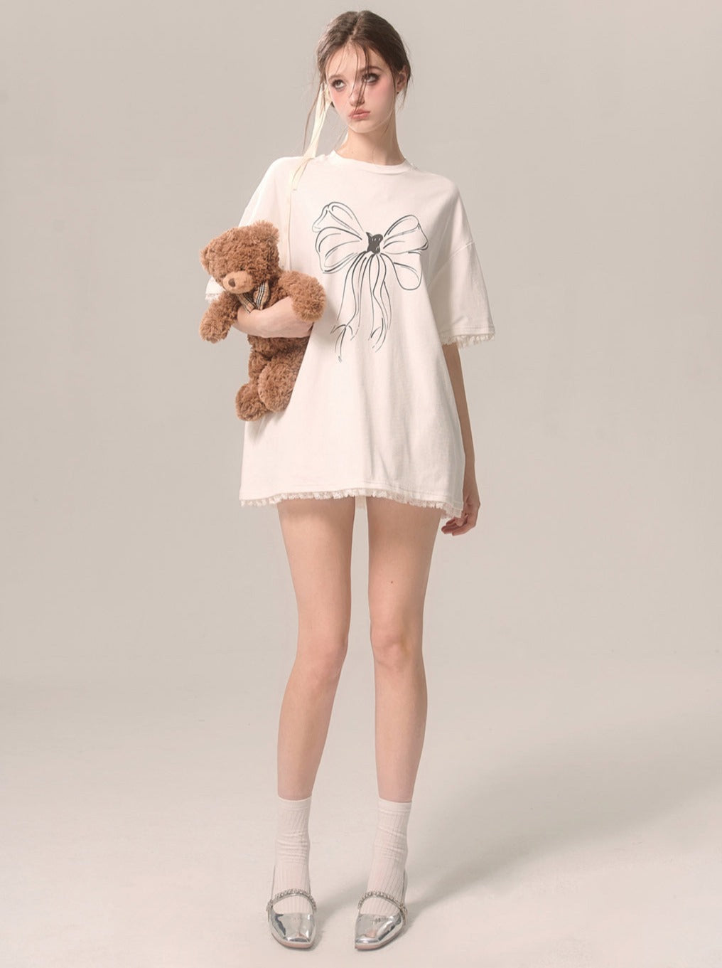 大きなルーズイラストTシャツアートリボン