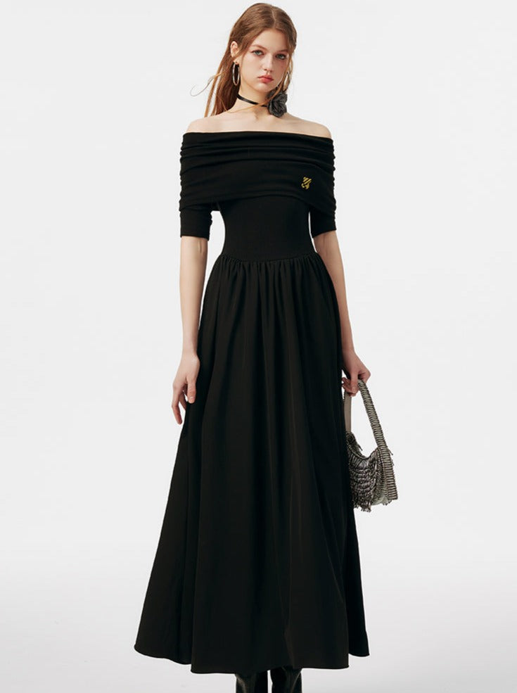モードなオフショルダーロングドレス