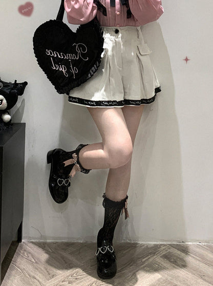 Loose Love Freizeitshorts aus Spitze