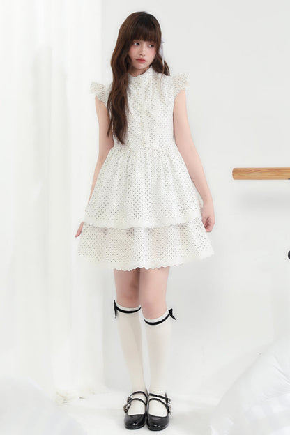 Fliegendes Kleid mit doppelten Kuchenschichtärmeln