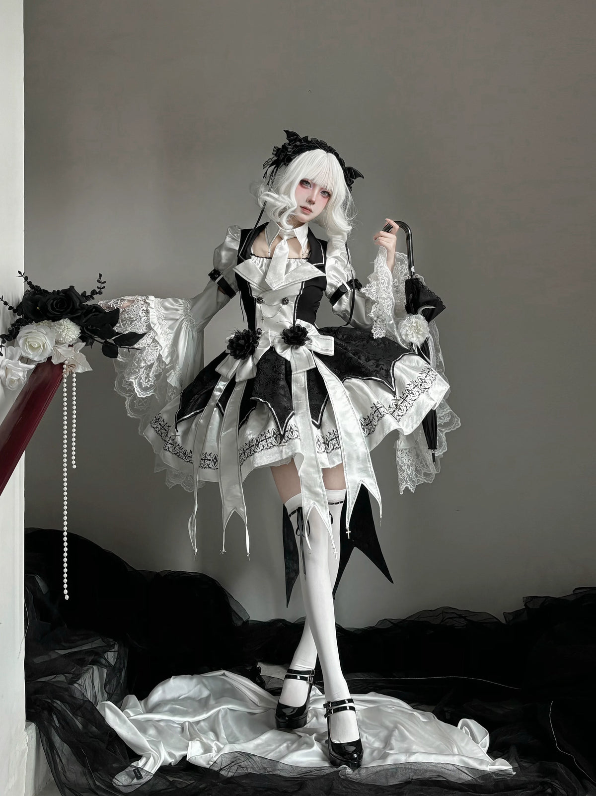 Kanna Noir Rose Blood Hunter black and white Gothic Lolita outfit front view