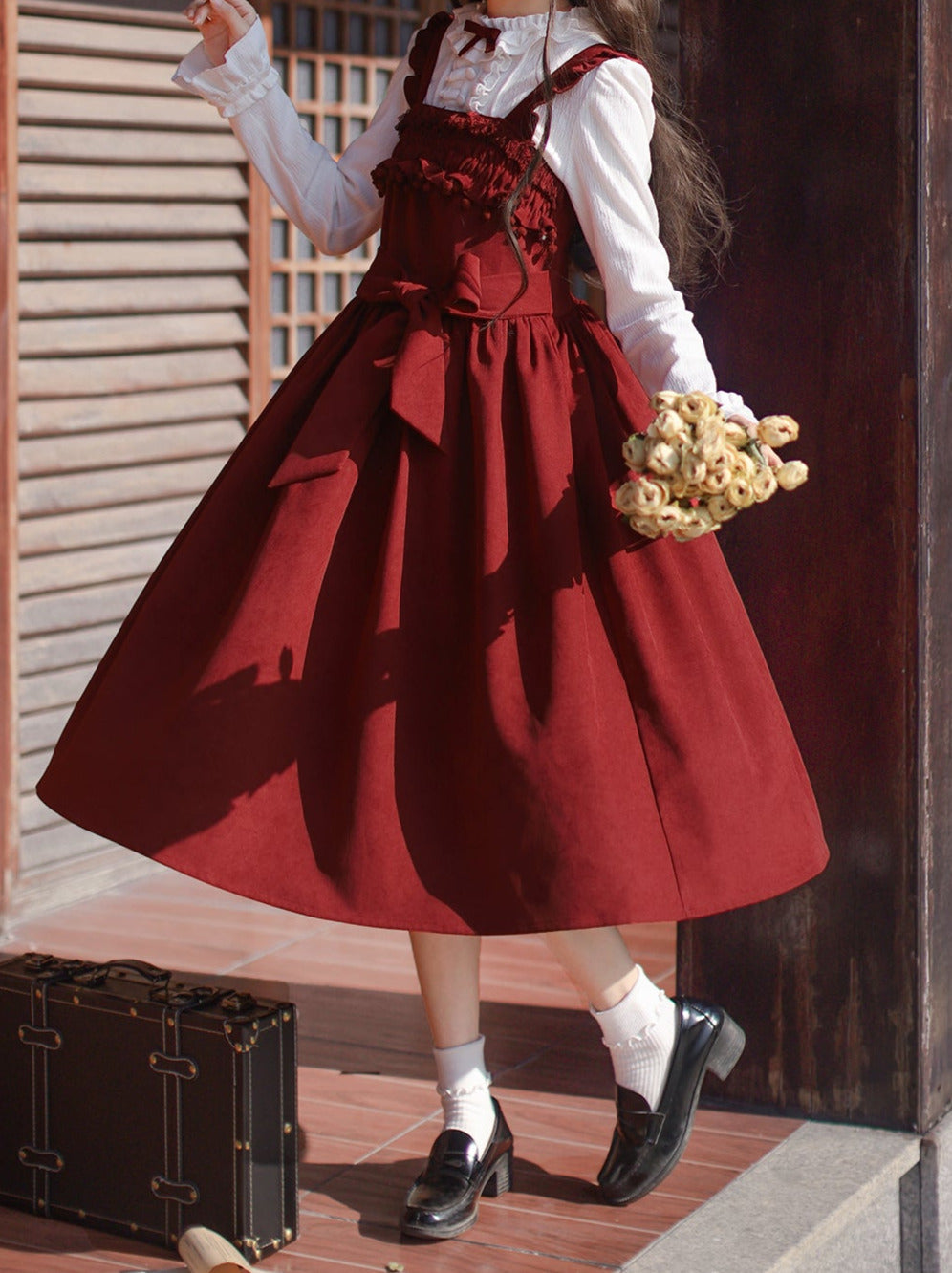 Rose Weave Suspender + Innershirt Feather + White Dress Poem Corsage + Red Ruffle Ruffle Retro Rose Jacket