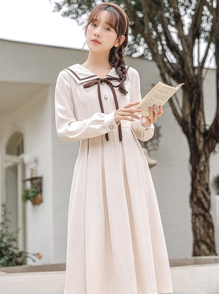 フランスのレトロなカレッジスタイルのドレス