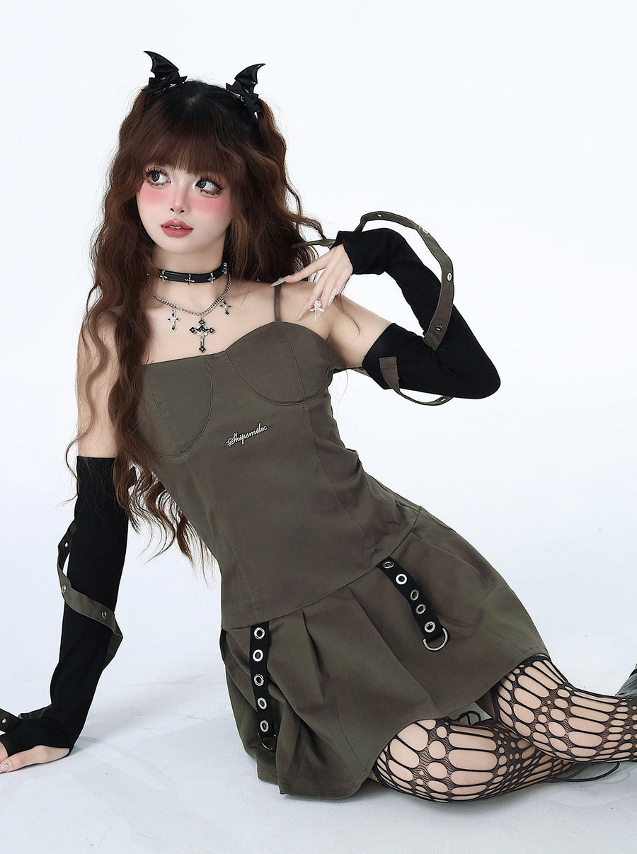Ärmelkleid + Hot American Design Retro Suspender Girl
