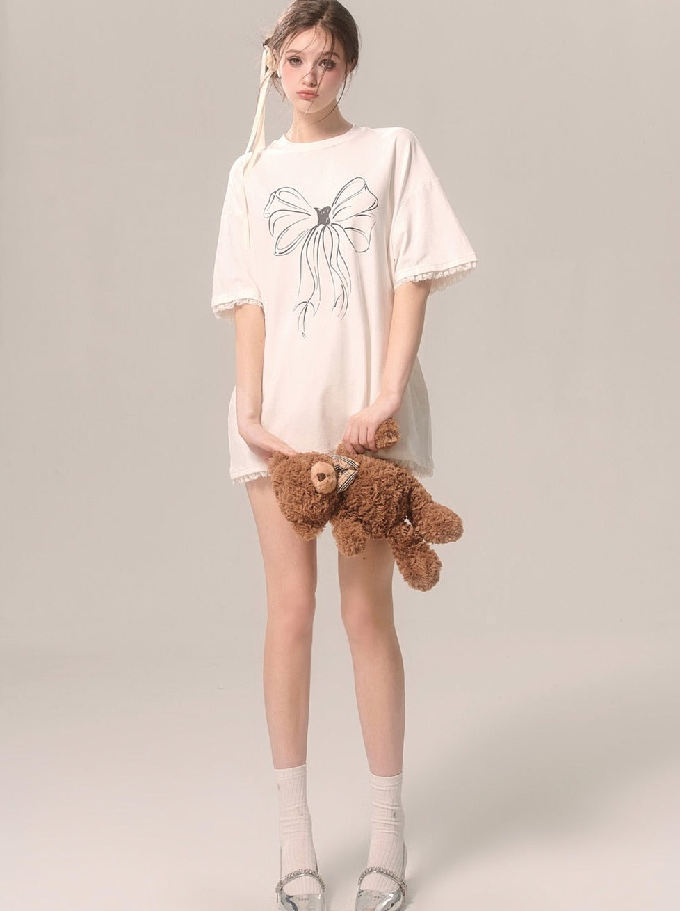 大きなルーズイラストTシャツアートリボン