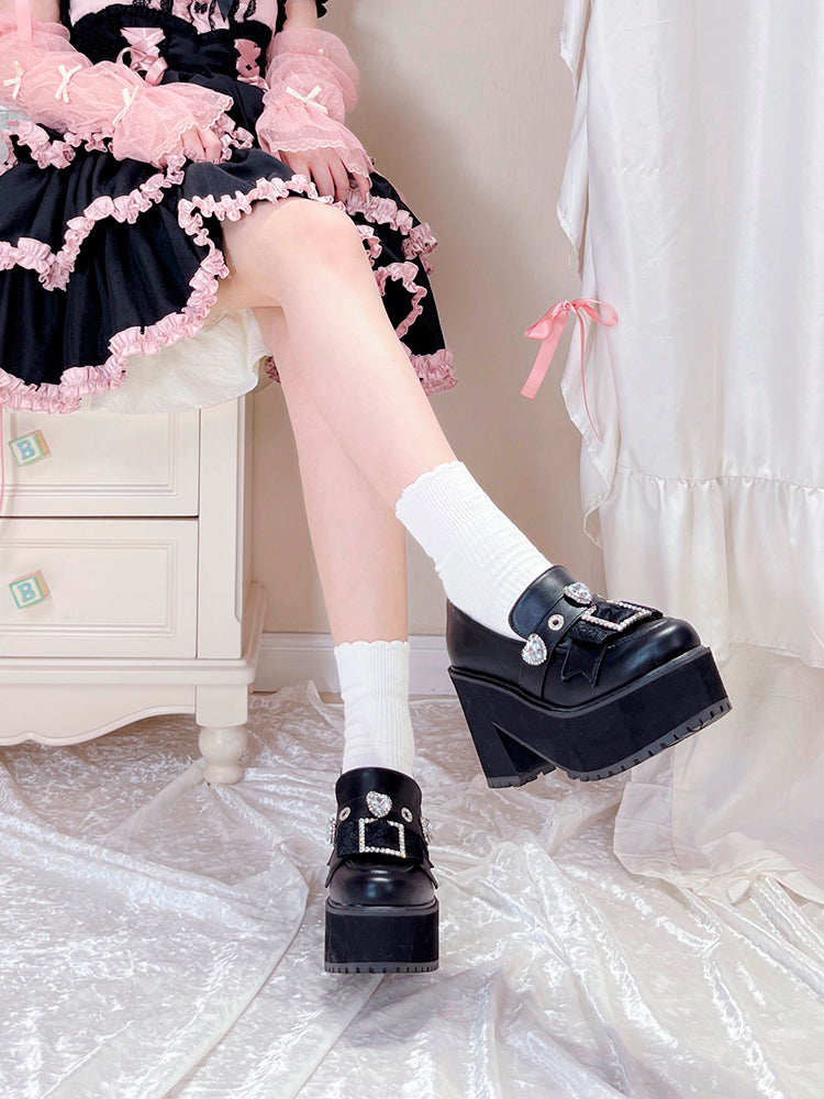 Emaille-Plateauschuhe, matt, spitz zulaufend, schwarz, schwarzer Loafer