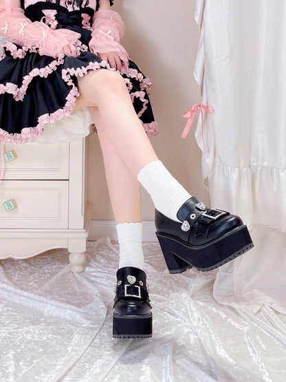 Emaille-Plateauschuhe, matt, spitz zulaufend, schwarz, schwarzer Loafer