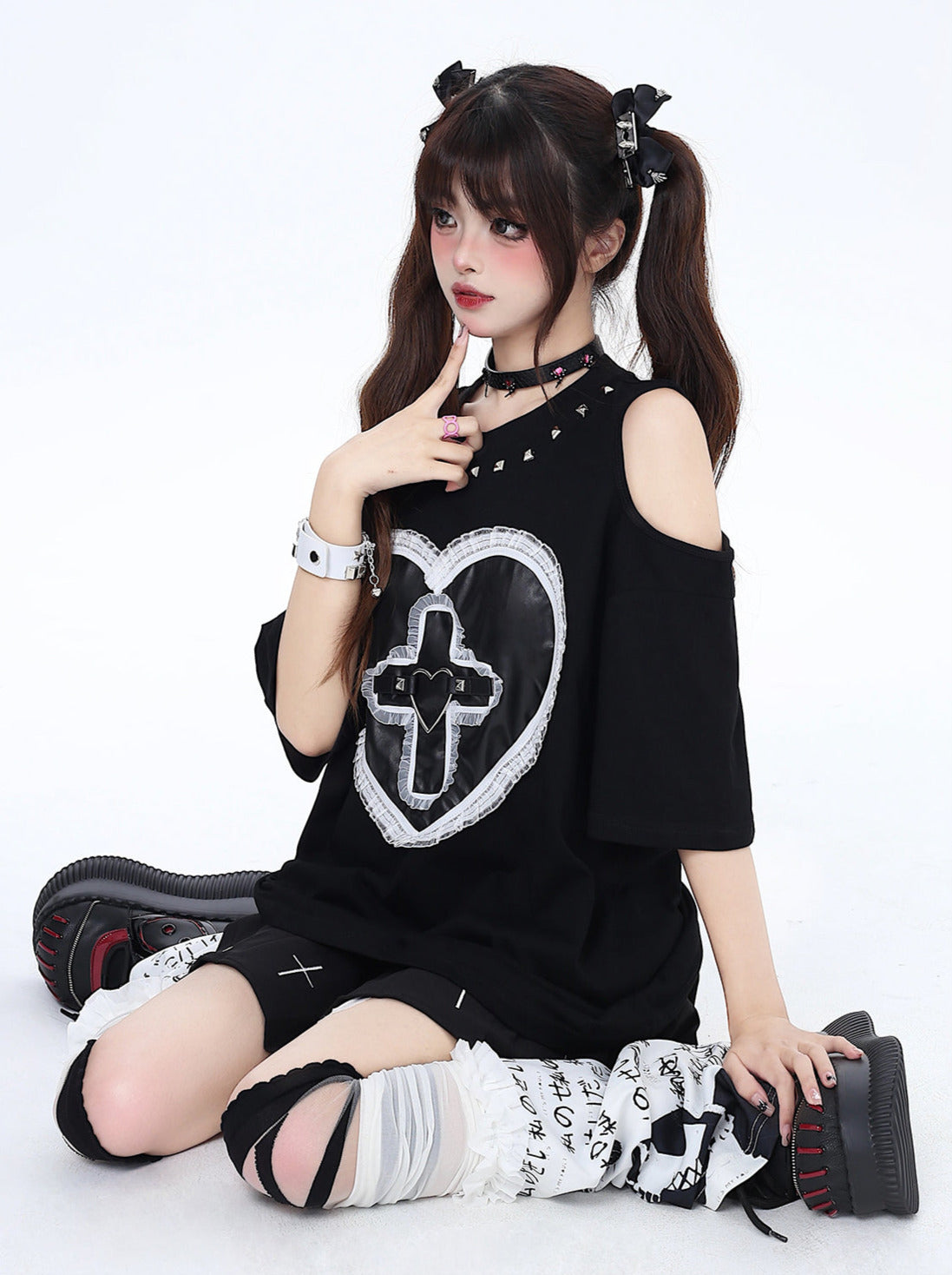 ダークリベットレースTシャツ ラブルーズオープンシェルダー