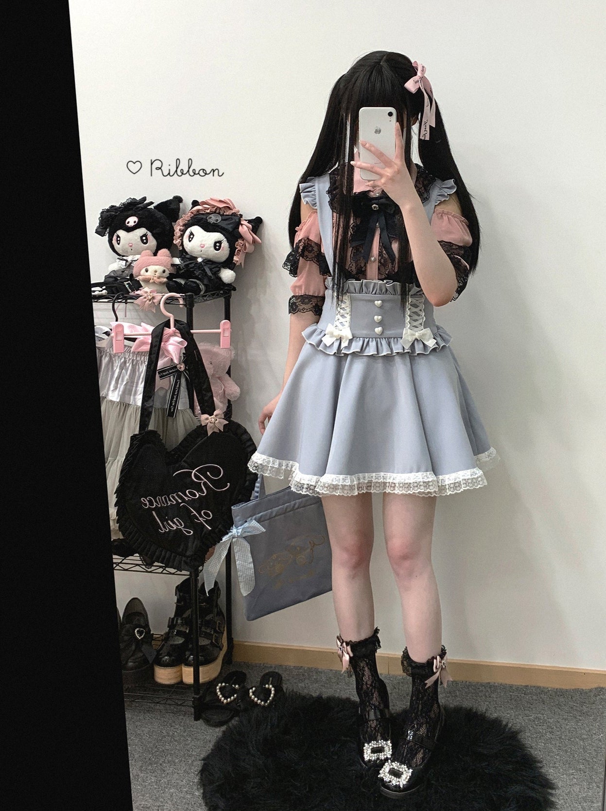 Spitzenrock mit Rüschen-Schulterriemen und Love Back