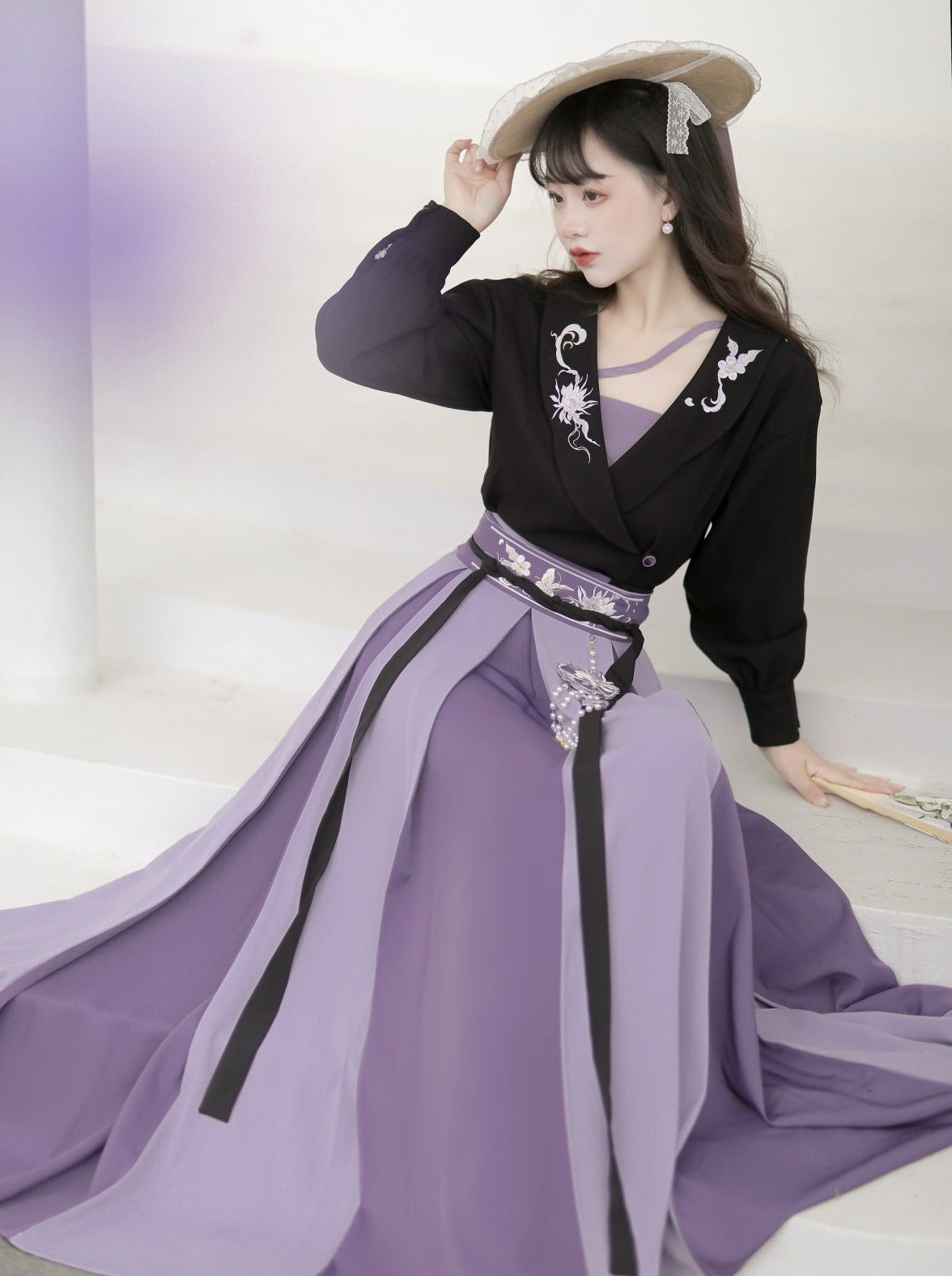 Bluse Langer Dunkler Rock Plissee Blume