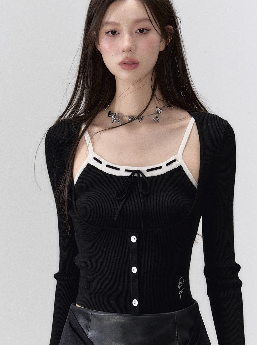 サスペンダーニット + フレンチリトルカーディガン