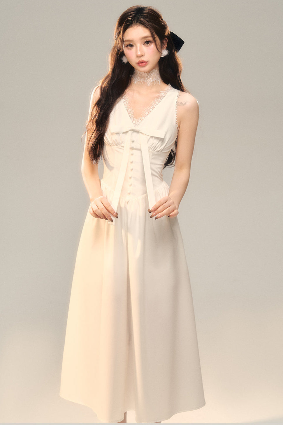 Französisches weißes rückenfreies Premium-Kleid