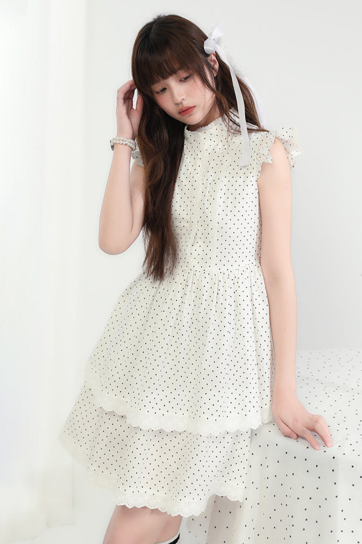 Fliegendes Kleid mit doppelten Kuchenschichtärmeln