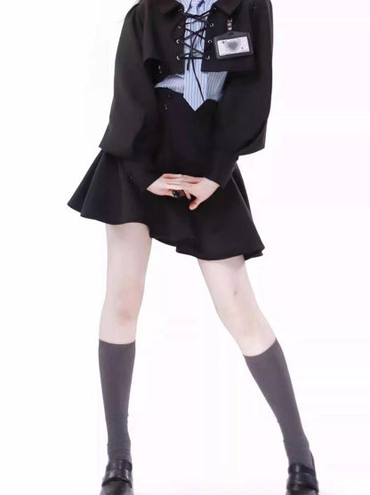 Blau-schwarz gestreifter Collegeanzug