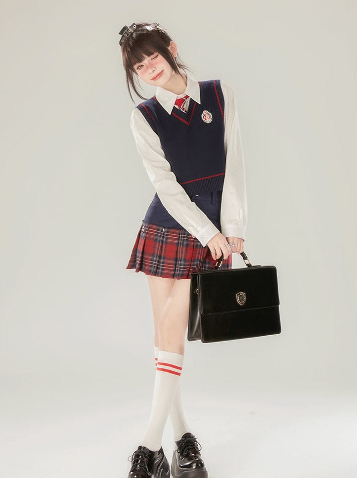 Karierter Rock im College-Stil