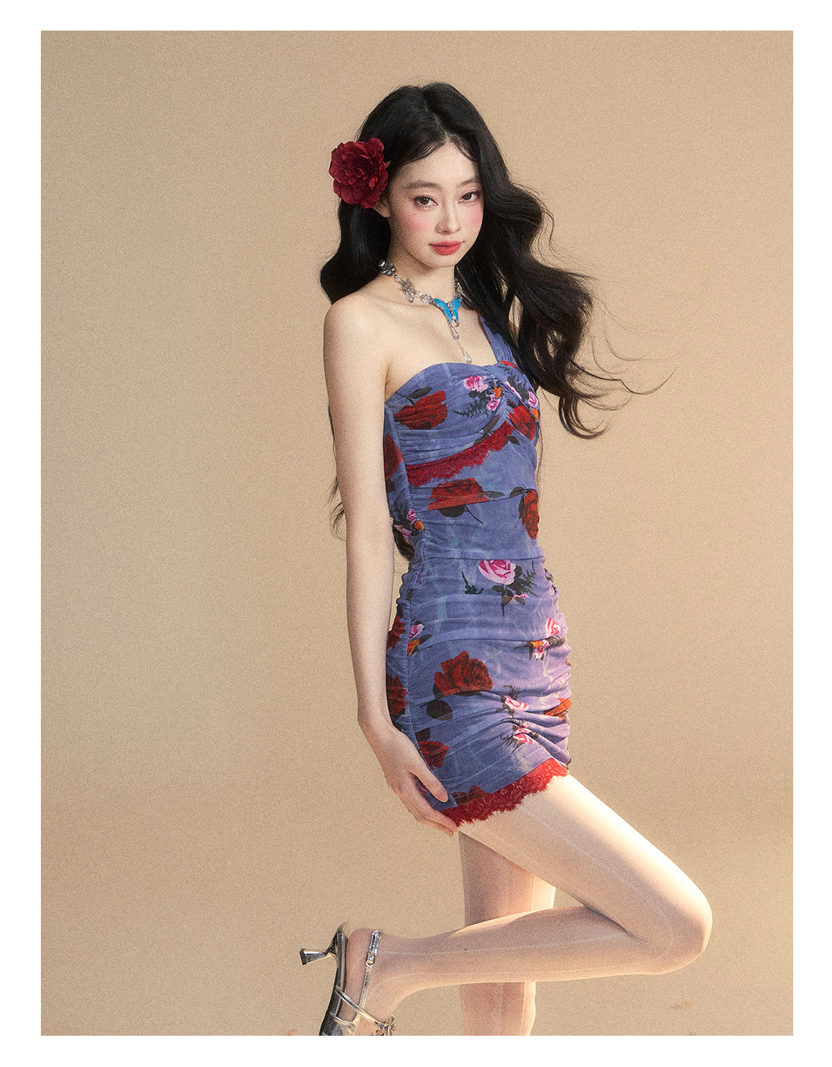 Enges Kleid Blume Retro Eleganz