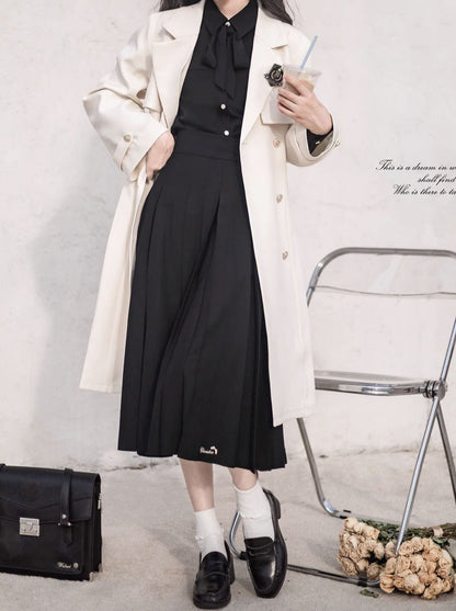 Rock + College-Abzeichen Trenchcoat Apricot Hemd Metall bestickt Plissee Mantel Band Schwarz