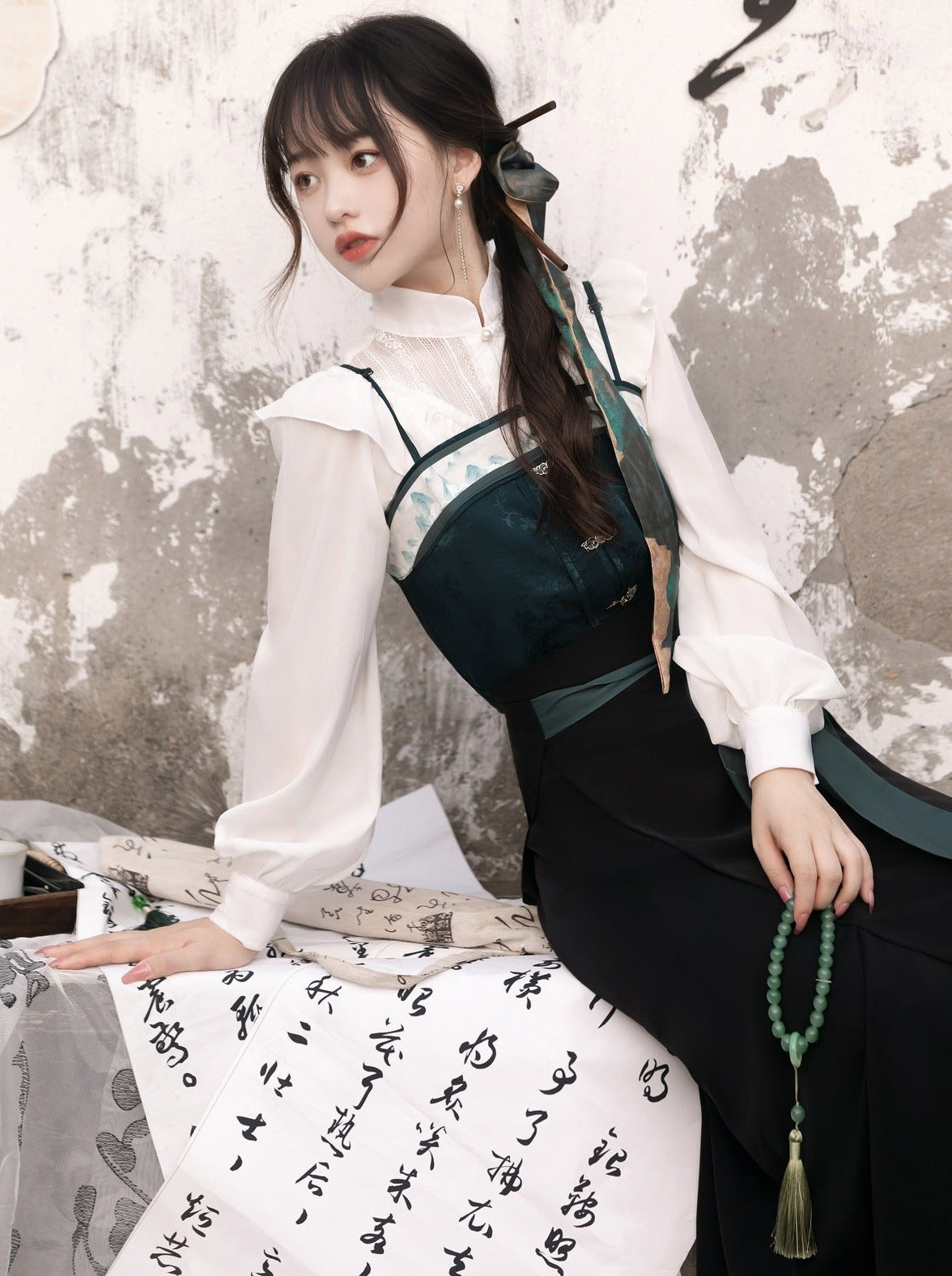 China Hosenträger Bluse Grün Dunkel + Rock + Schal