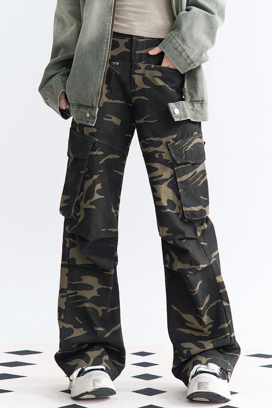 迷彩柄のリラックスパンツ