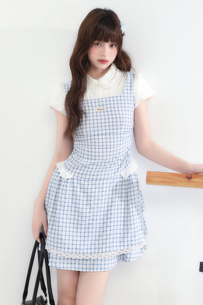 Süßes kariertes blaues College-Kleid