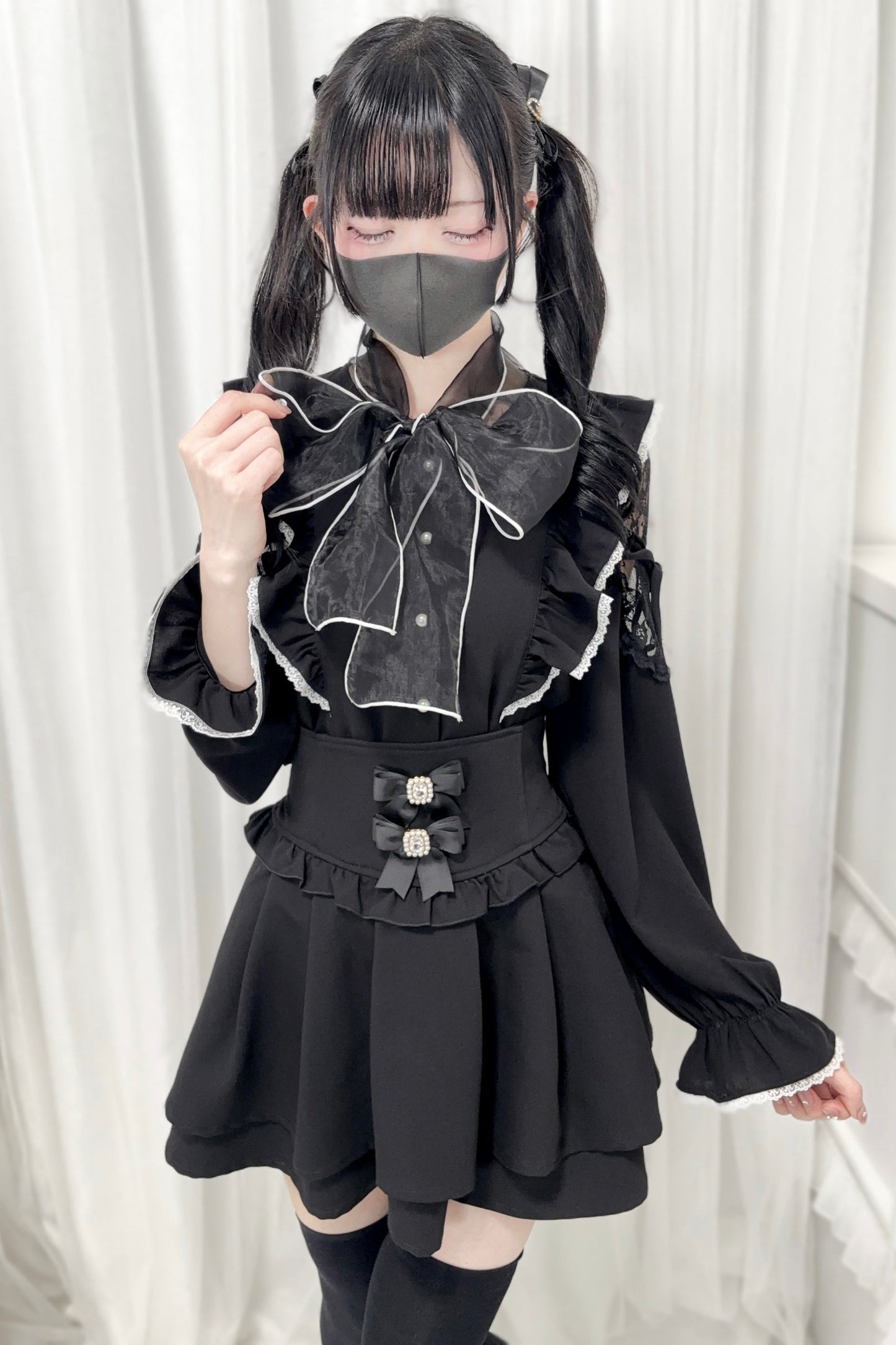 大きなブラウスのリボン