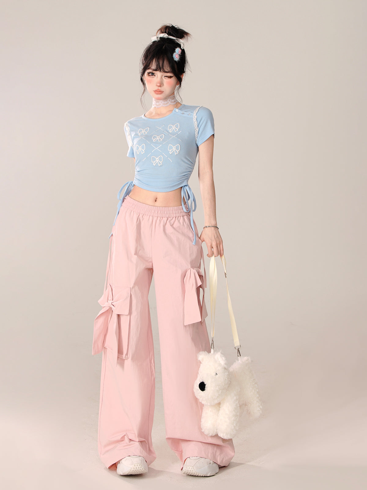 Süßes, schmales Top mit Schleife und kurzer Passform