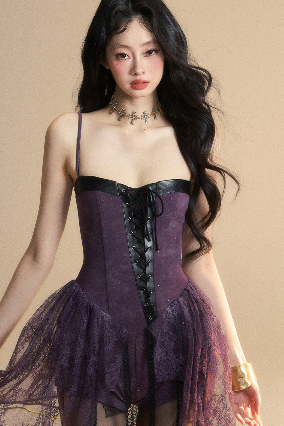 Kleid Dark Neckholder Spitze Französisch