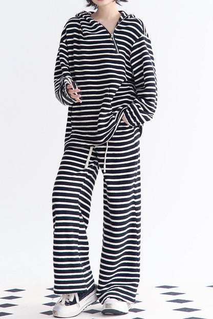 フード付きパンツセーターのセットアップ