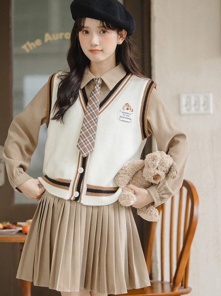 College-Strickhemd mit Plissee und Weste