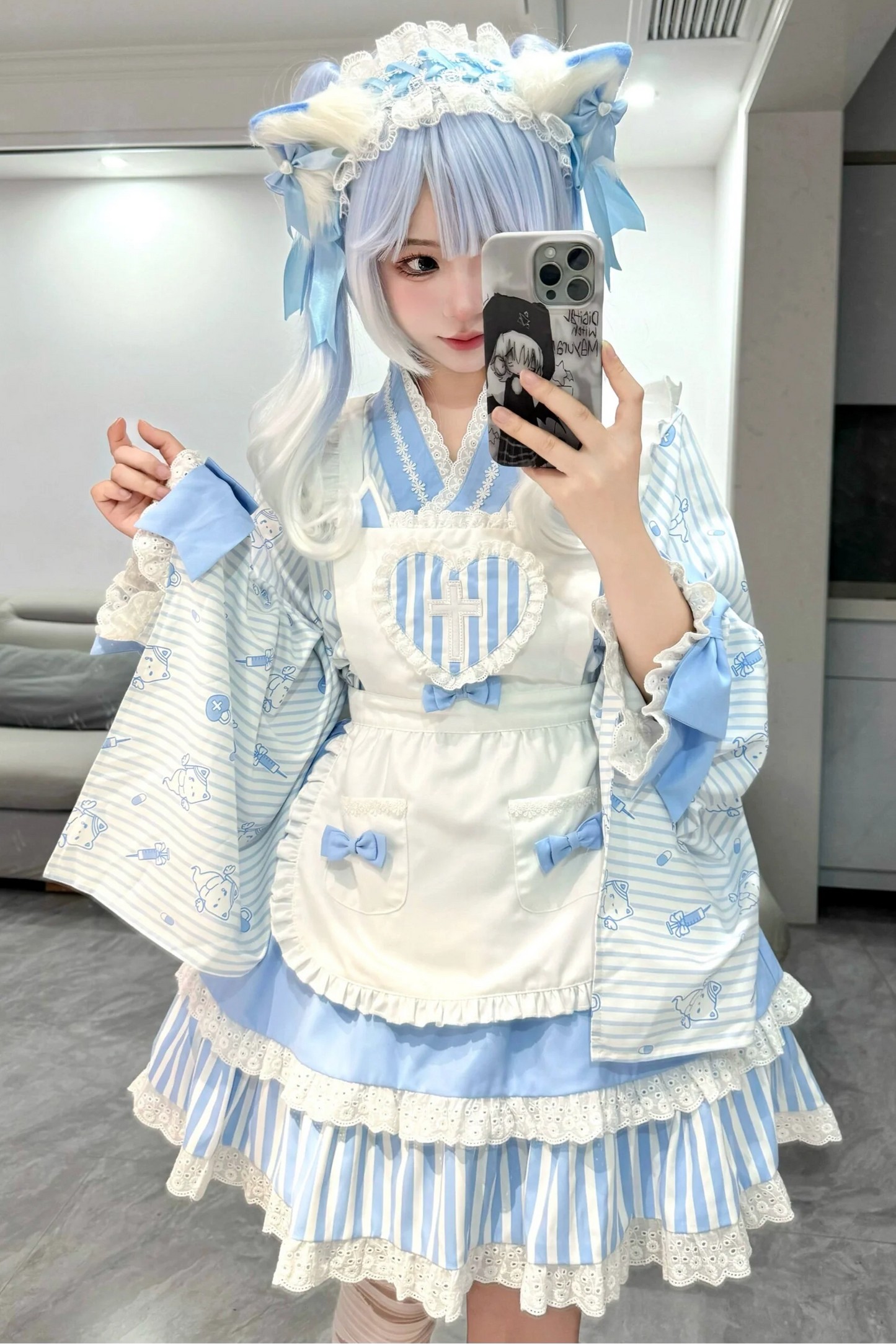 ロリータメイドの日本の医療ストライプ