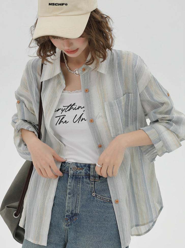 Gestreiftes Kragenhemd mit lockerem Kontrast