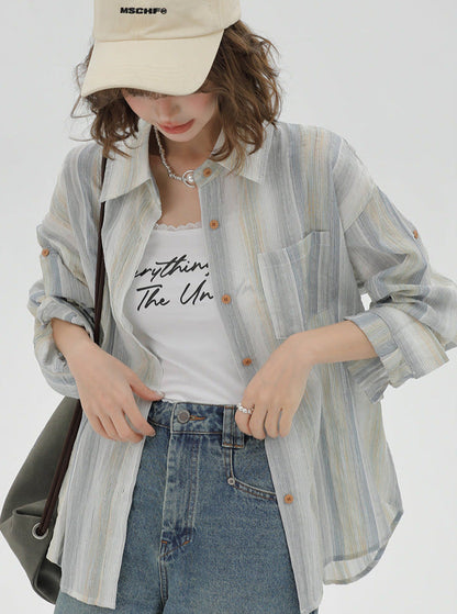 Gestreiftes Kragenhemd mit lockerem Kontrast