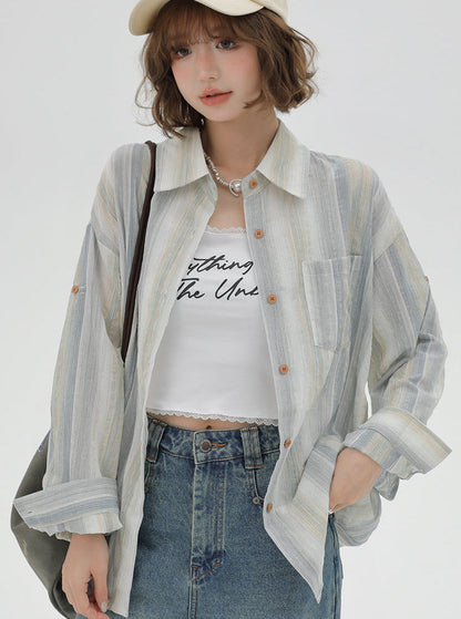 Gestreiftes Kragenhemd mit lockerem Kontrast