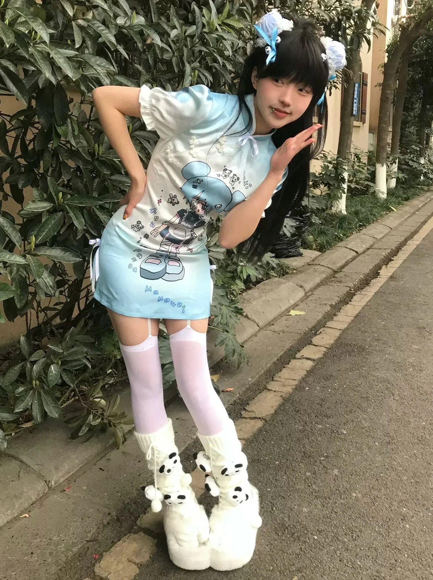 サブカルチャーエプロンドレスブルータイト+ガール